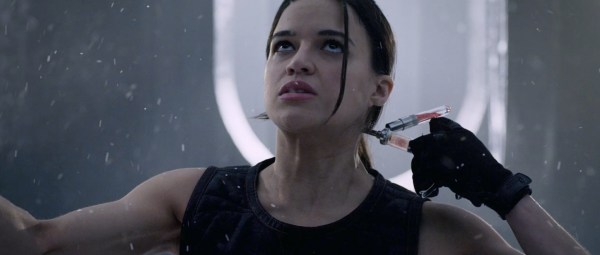 michelle-rodriguez-as-rain-ocampo-in-resident